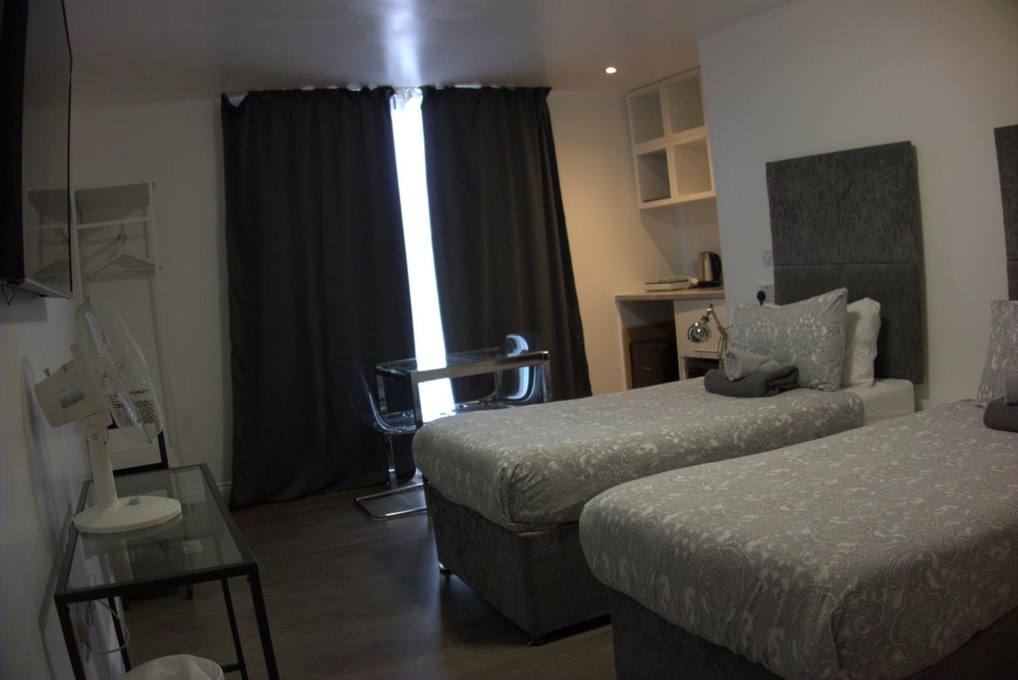 Abbey Point Hotel Wembley Esterno foto