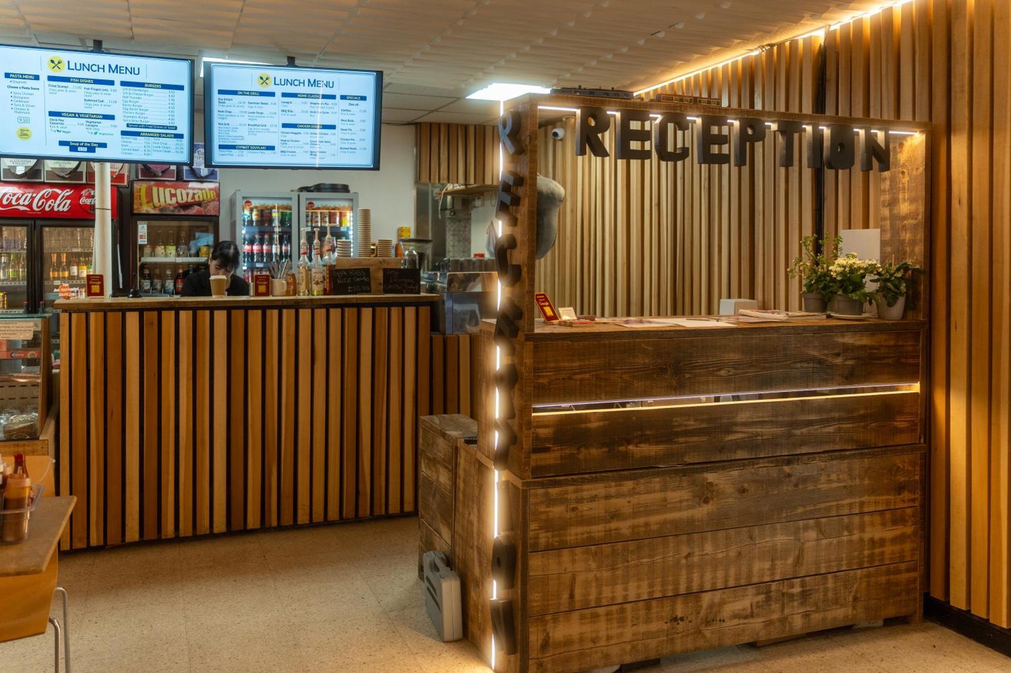Abbey Point Hotel Wembley Esterno foto