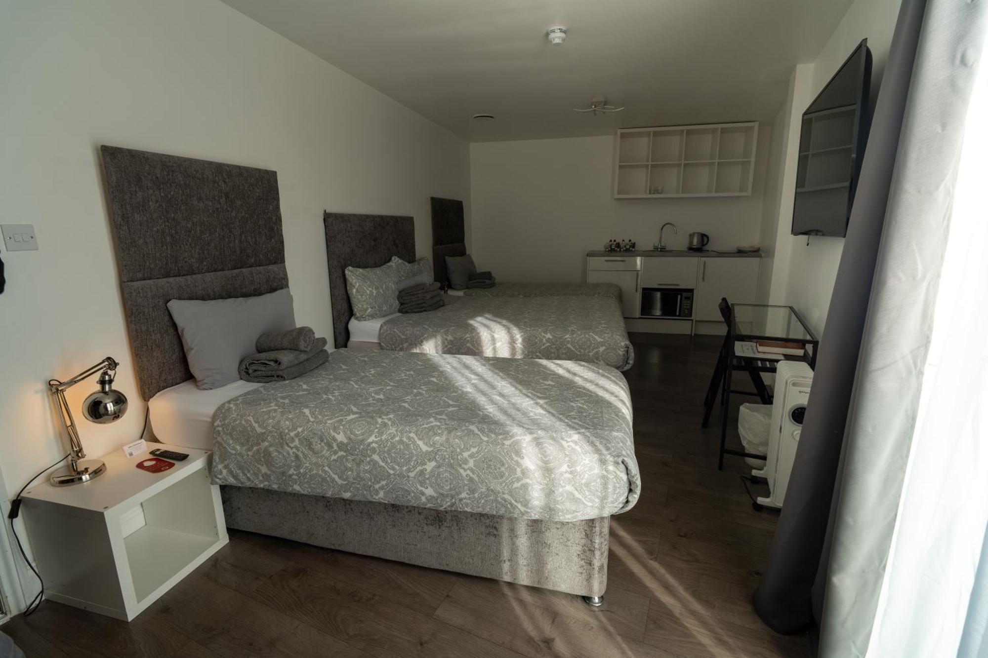 Abbey Point Hotel Wembley Esterno foto