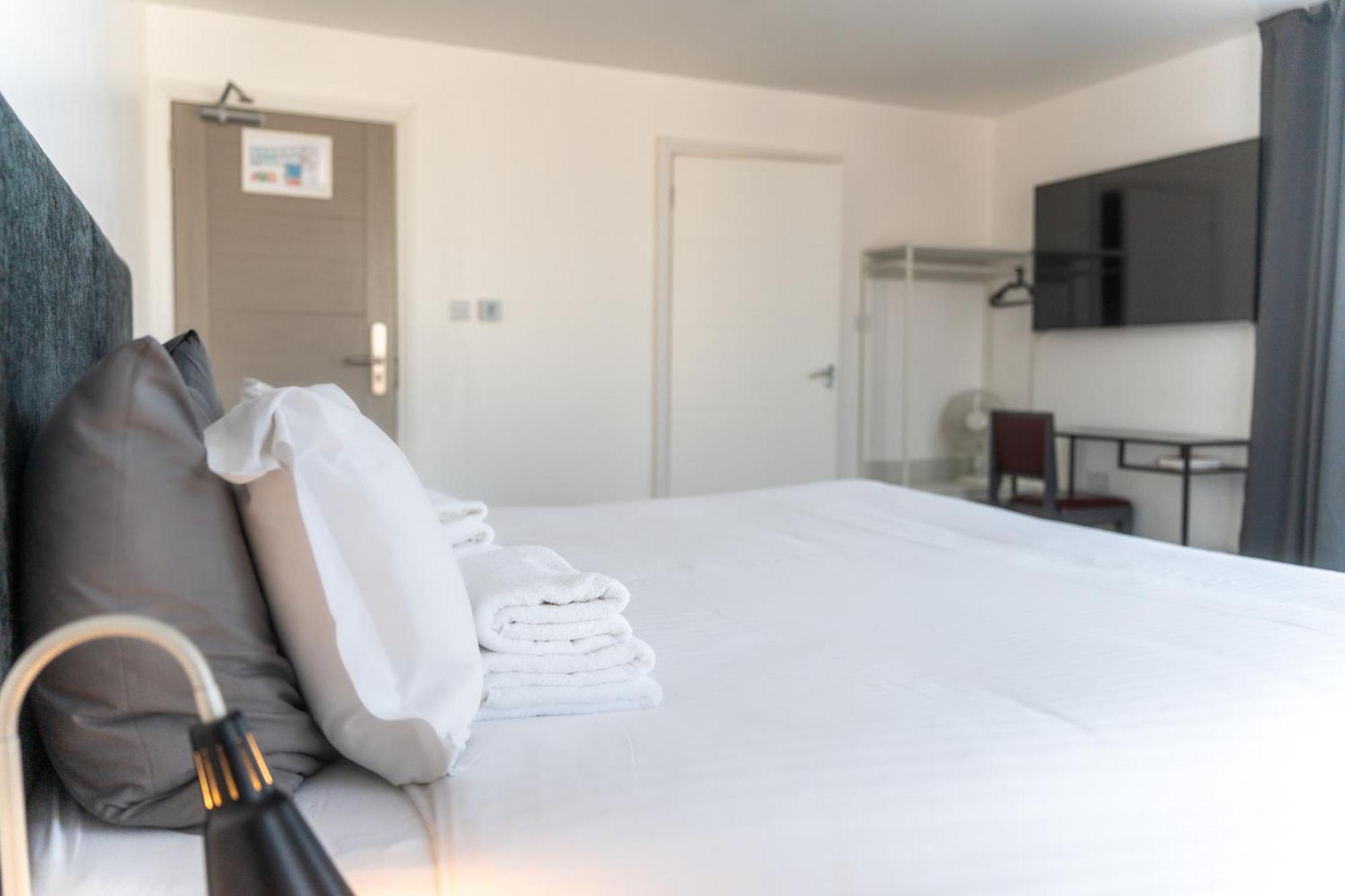 Abbey Point Hotel Wembley Esterno foto