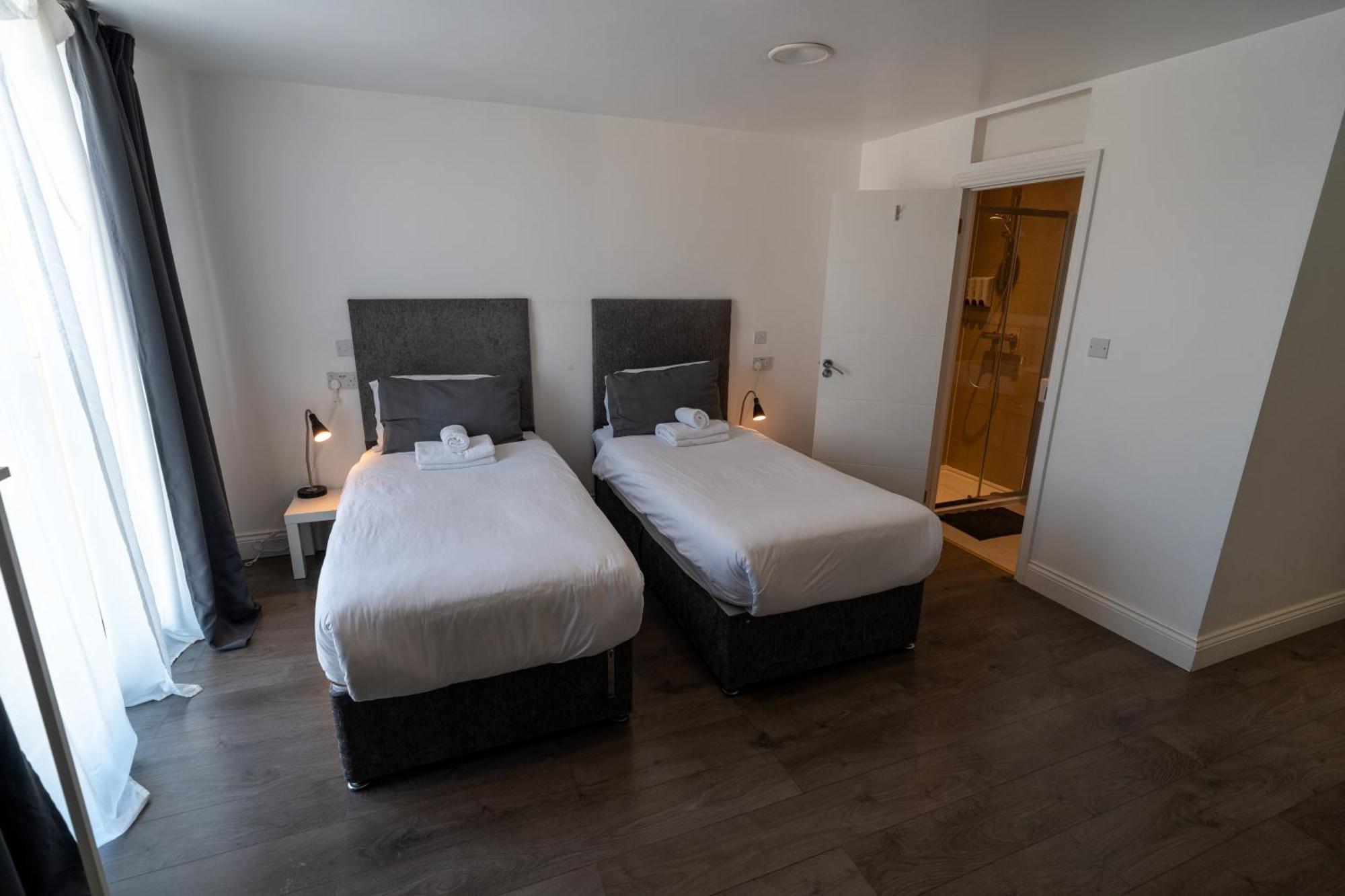 Abbey Point Hotel Wembley Esterno foto